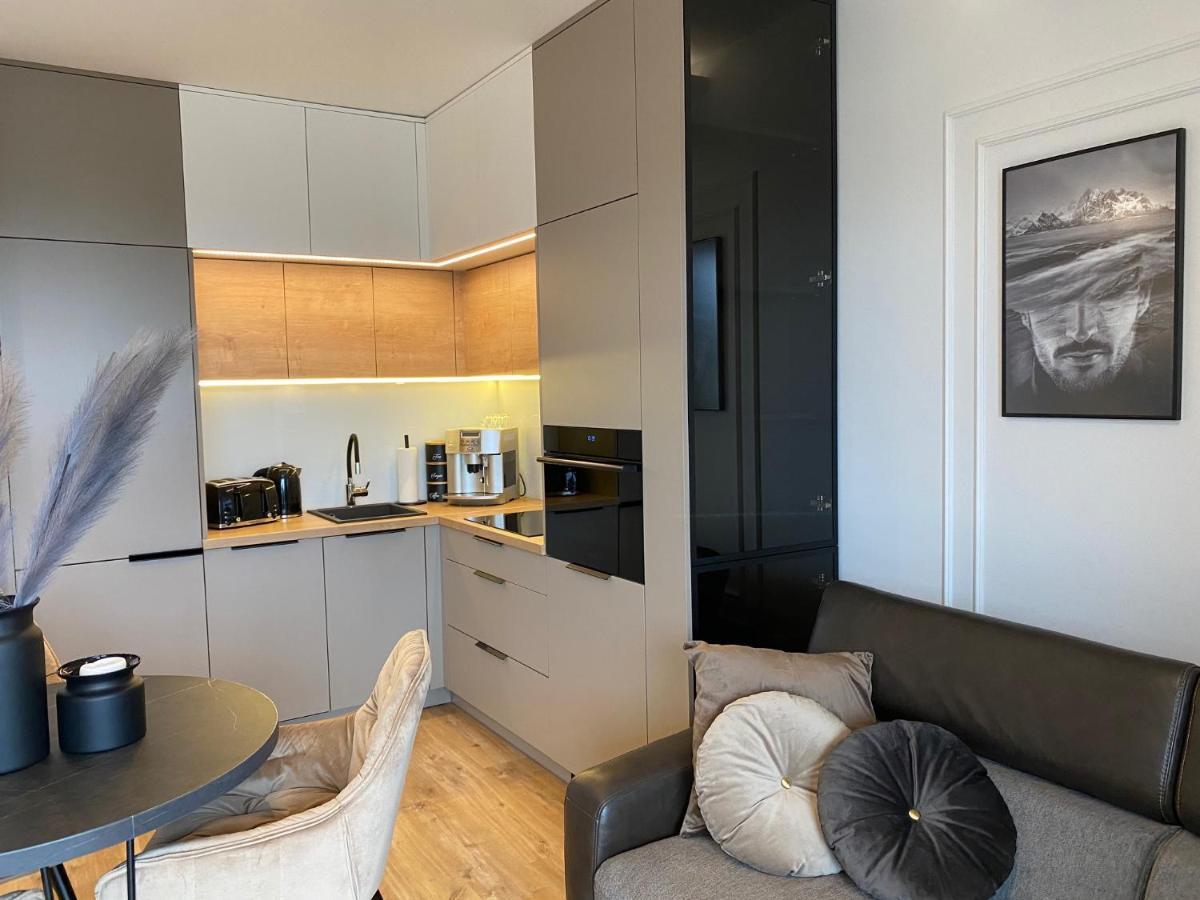 Family & Business Elegant Apartments Kadzielnia: Modern 1-Bedroom with Terrace and Garage Kielce Exterior photo